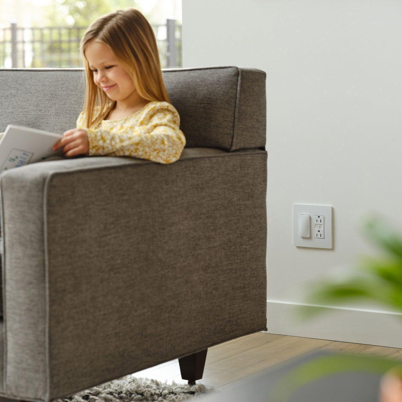 Legrand - Smart 15A Outlet with Netatmo - Lights Canada