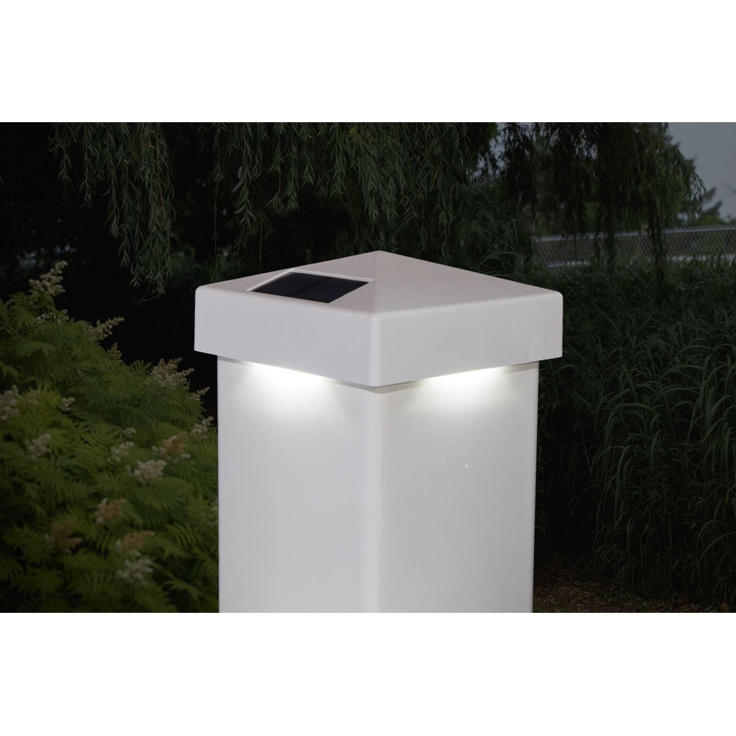 Classy Caps - 4x4 Pyramid Solar Post Cap - Lights Canada