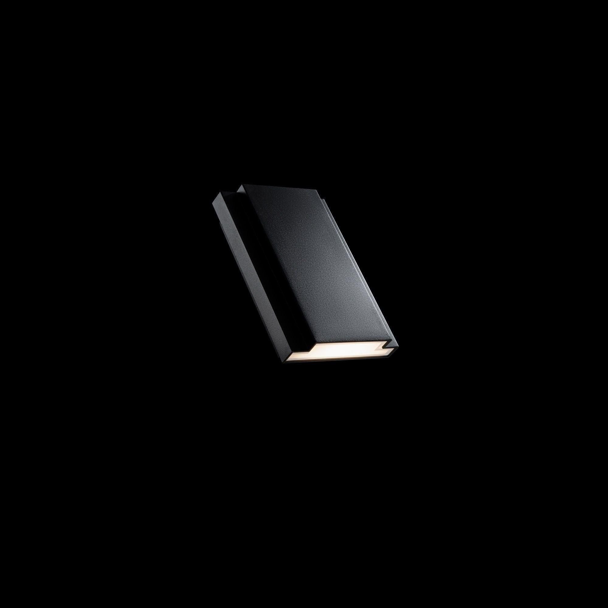 dweLED - Layne 7.5" LED Wall Sconce - Lights Canada