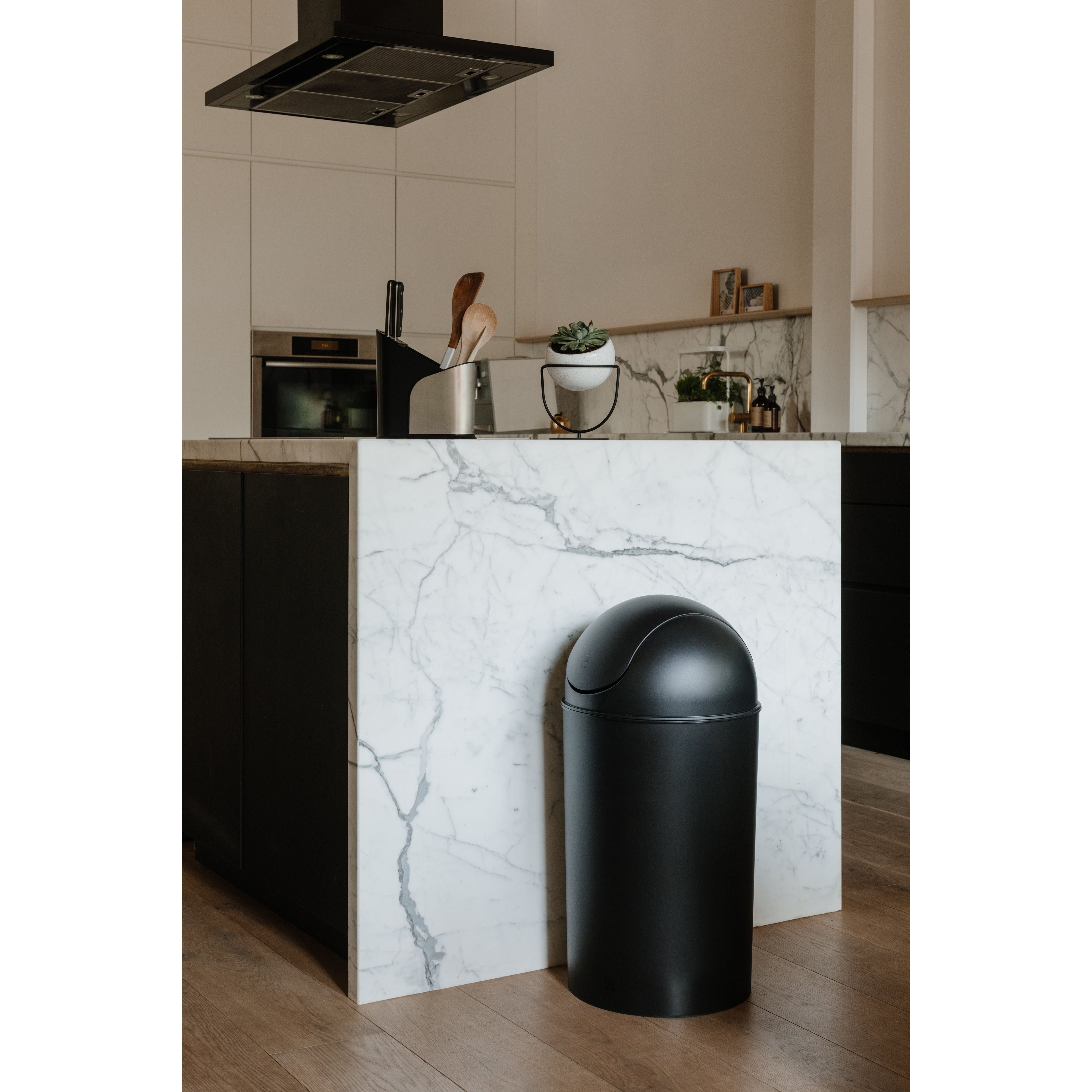 Umbra - Grand 10 Gallon (38L) Trash Can - Lights Canada