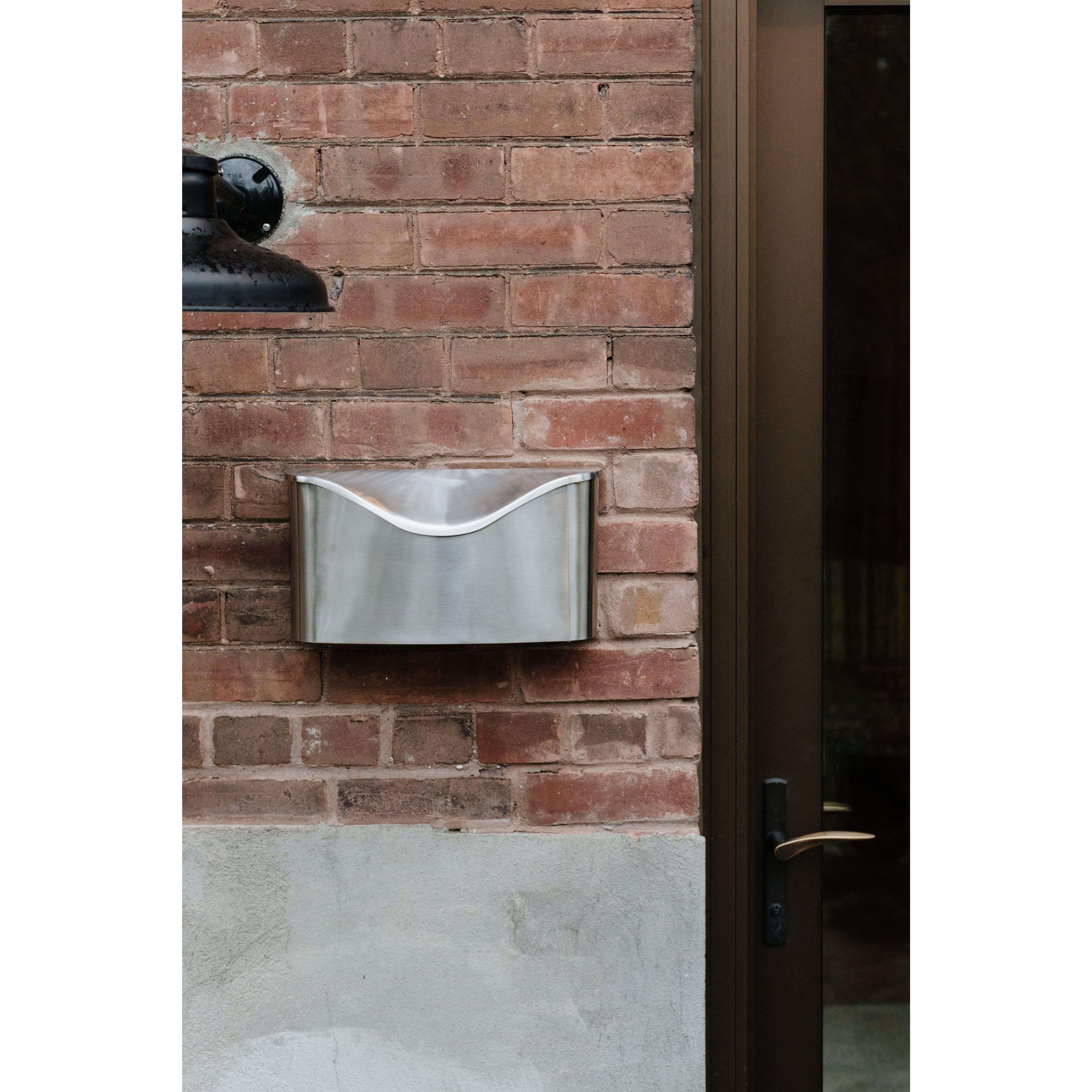 Umbra - Postino Mailbox - Lights Canada