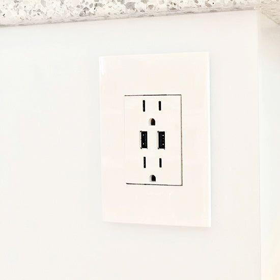 Legrand - Dual USB Plus-Size Outlet Combo with Matching Wall Plate - Lights Canada