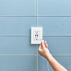 Legrand - Dual USB Plus-Size Outlet Combo with Matching Wall Plate - Lights Canada