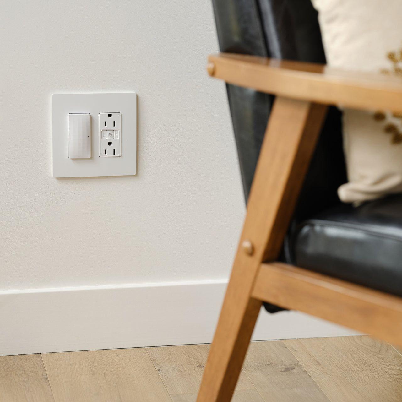 Legrand - Smart 15A Outlet with Netatmo - Lights Canada