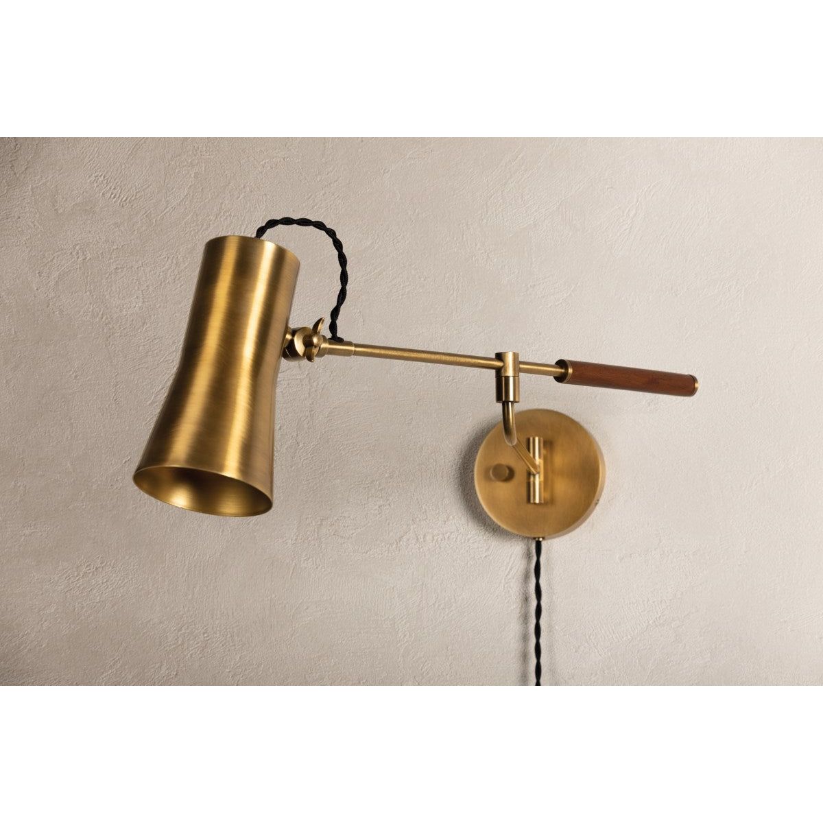 Novel 1-Light Wall Sconce