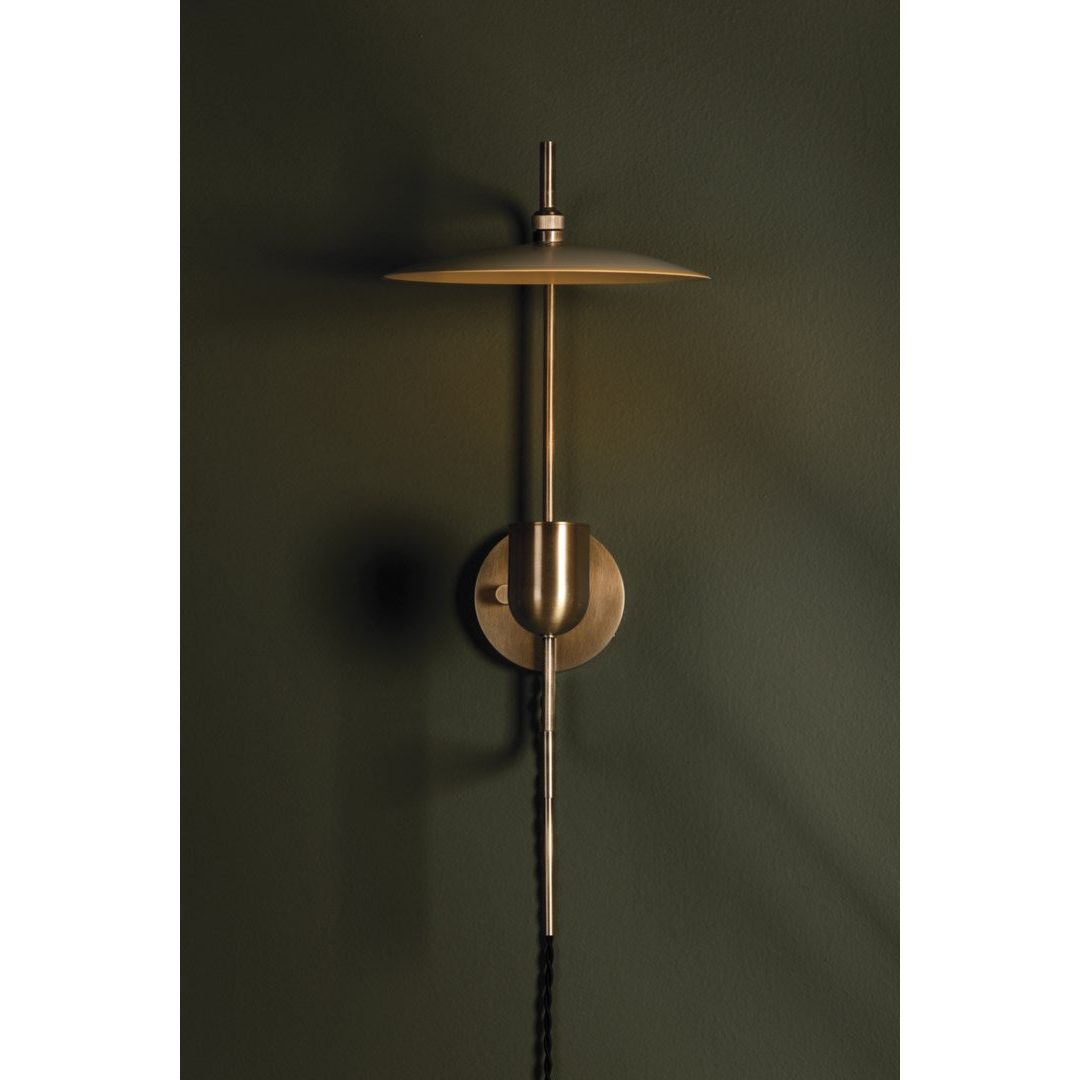 Manti 1-Light Plug-In Sconce