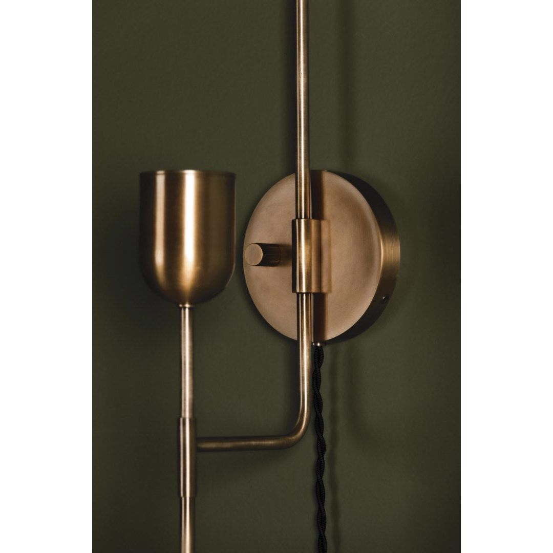 Manti 1-Light Plug-In Sconce