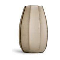 Nadia Vase